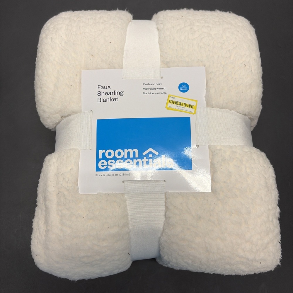 Twin/ Twin XL Sherpa Faux Shearling Blanket White Room Essentials blanket